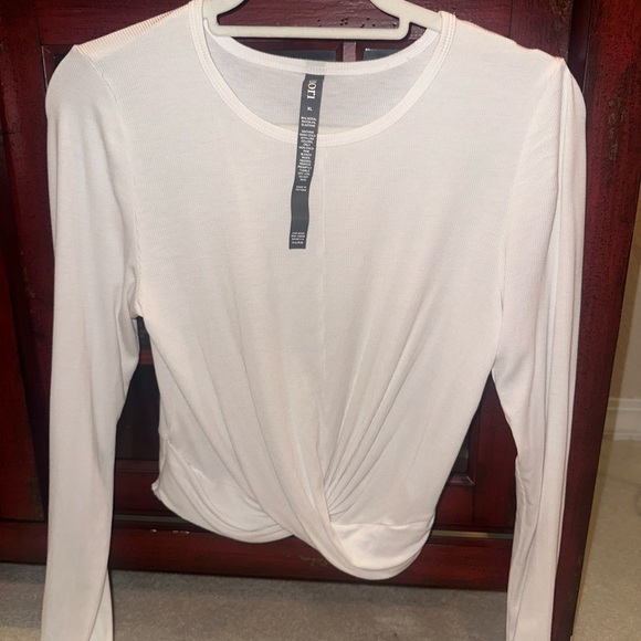 Vuori Tops - Vuori White Twist Front Top